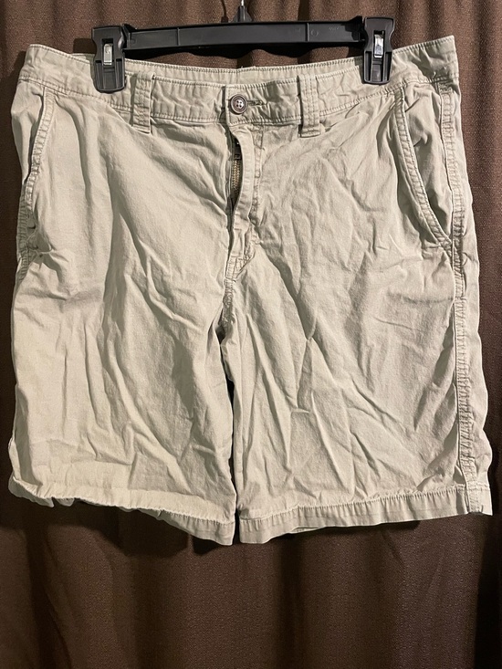 Magellan Outdoors Other - Magellan shorts tan size 34